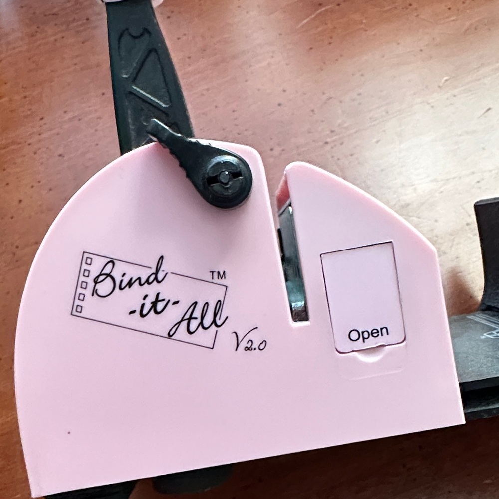 Pink Binding Machine - Picture 7 of 13